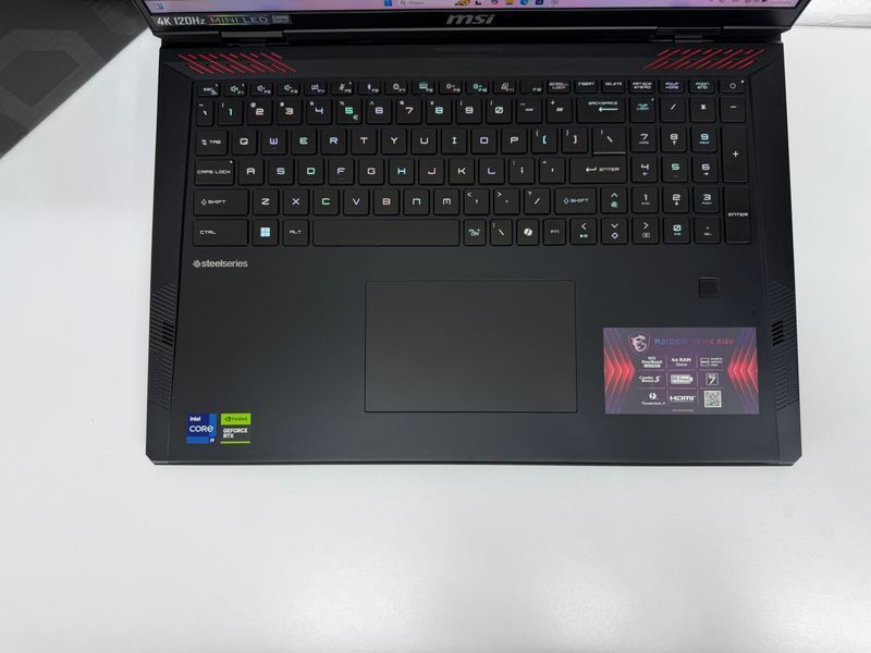 MSI Raider 18 MSI Raider 18 фото