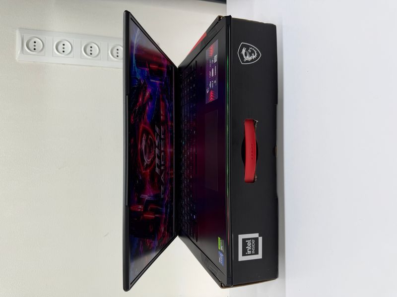 MSI Raider 18 MSI Raider 18 фото