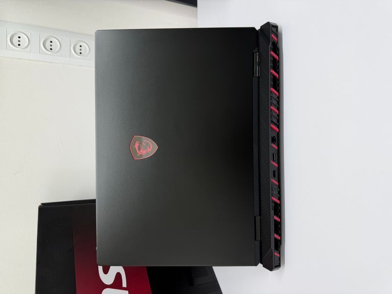 MSI Raider 18 MSI Raider 18 фото