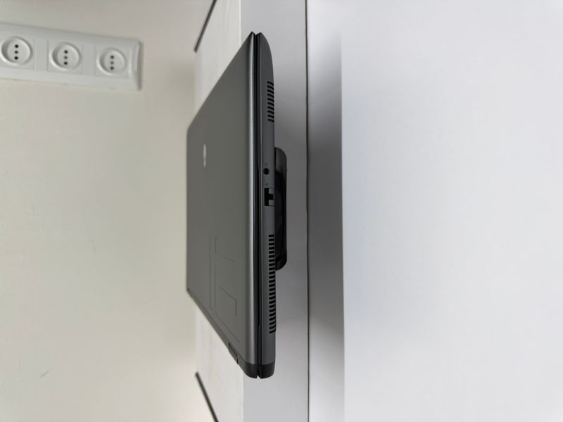 Dell Alienware m16 R2  Dell Alienware m16 R2 фото