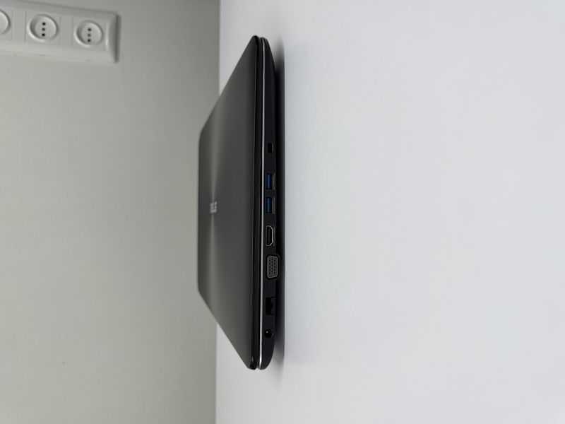 ASUS R556U ASUS R556U фото