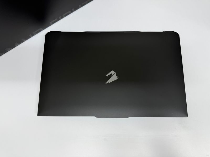 Gigabyte Aorus 7 9KF Gigabyte Aorus 7 9KF фото