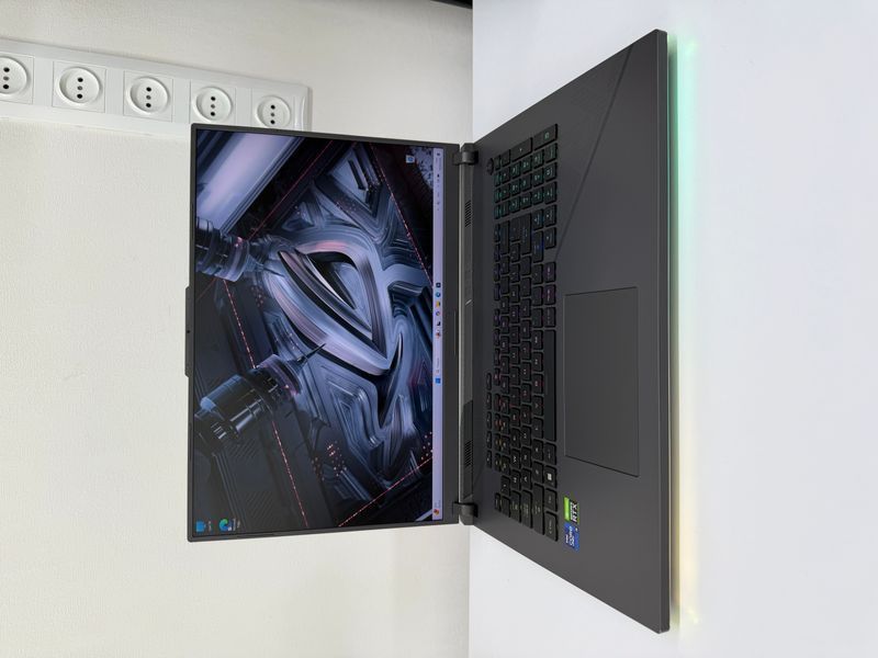 ASUS ROG Strix G18 ASUS ROG Strix G18 фото
