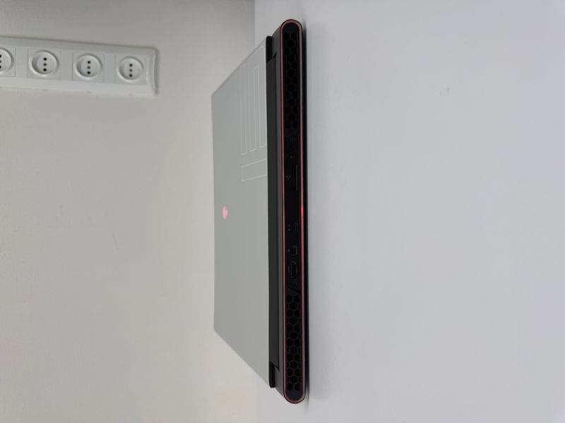 Dell Alienware m15 R3 Dell Alienware m15 R3 фото